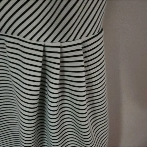 *SOLD* ANTHRO | Postmark Mona Cross Back Dress striped cutout black white sz L - Picture 7 of 9